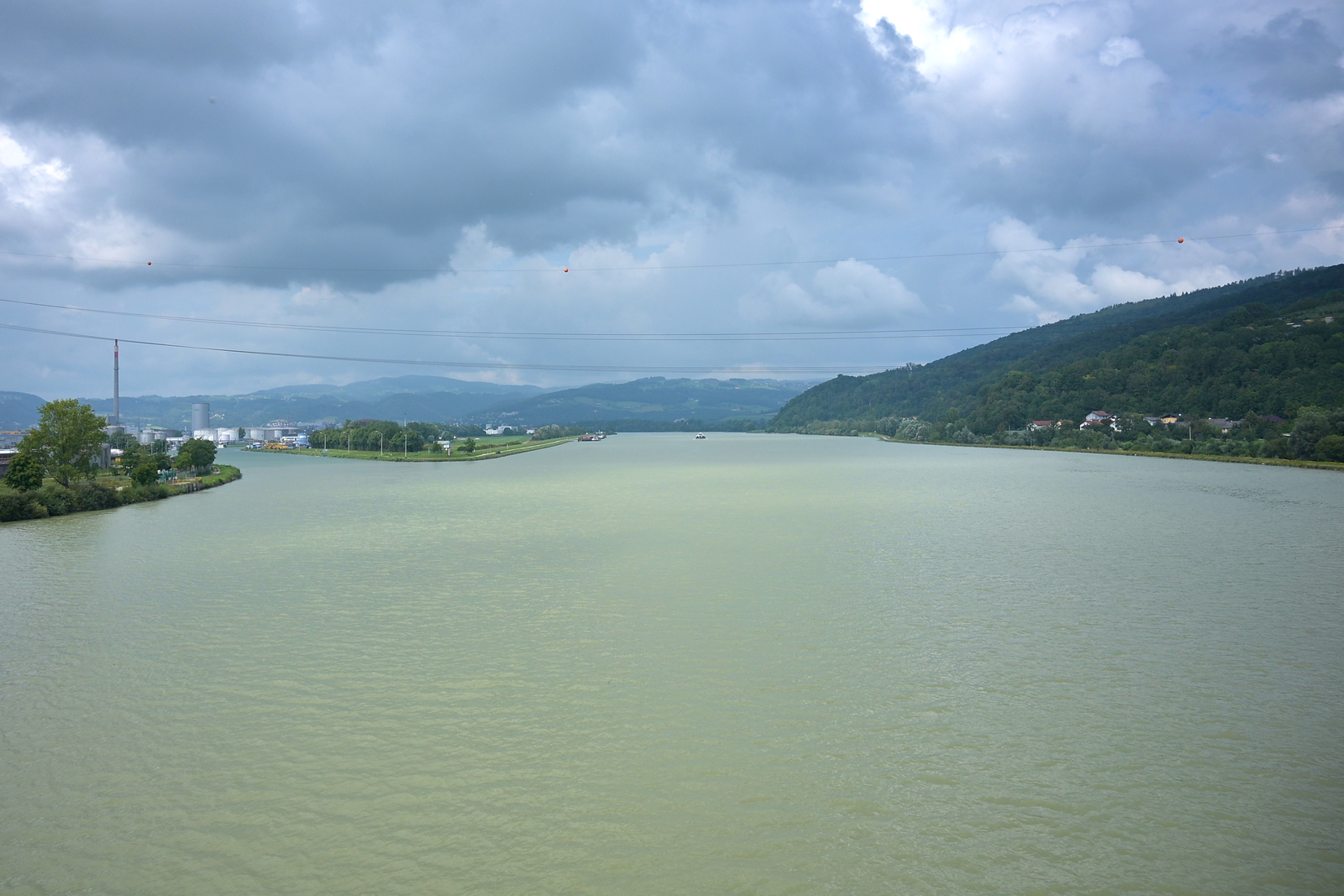 Die Donau von der Steyregger Brücke Richtung Norden